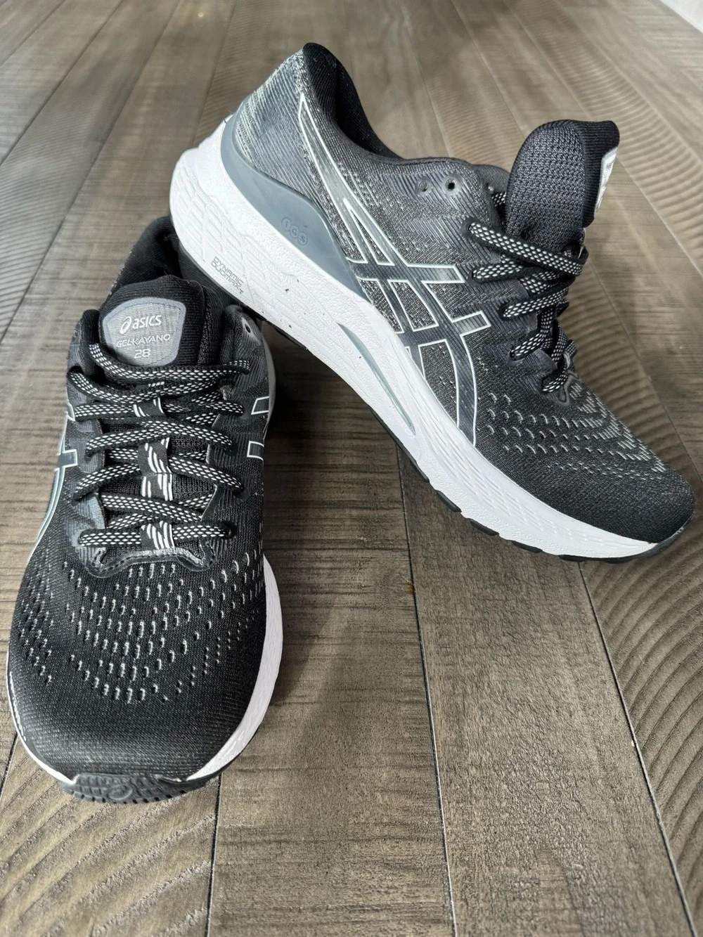 ASICS Gel-Kayano 28 Black/White Running Sneakers Women's Size 8.5